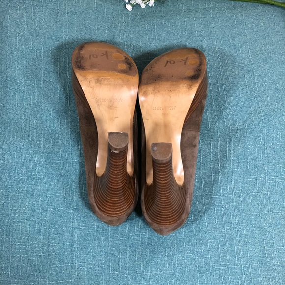 Nine West Size 5 1/2 Wooden Platform Heel - Picture 5 of 5